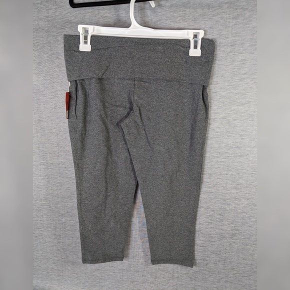 3/$20 Mossimo Fold Over Waistband Capri Leggings - Picture 3 of 6